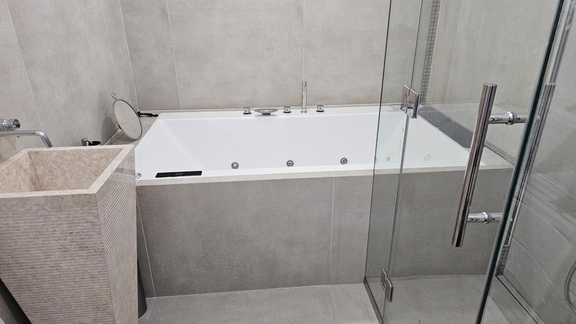 Apartment Oasis Jacuzzi Retreat Marbella